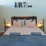 Art Apartment *